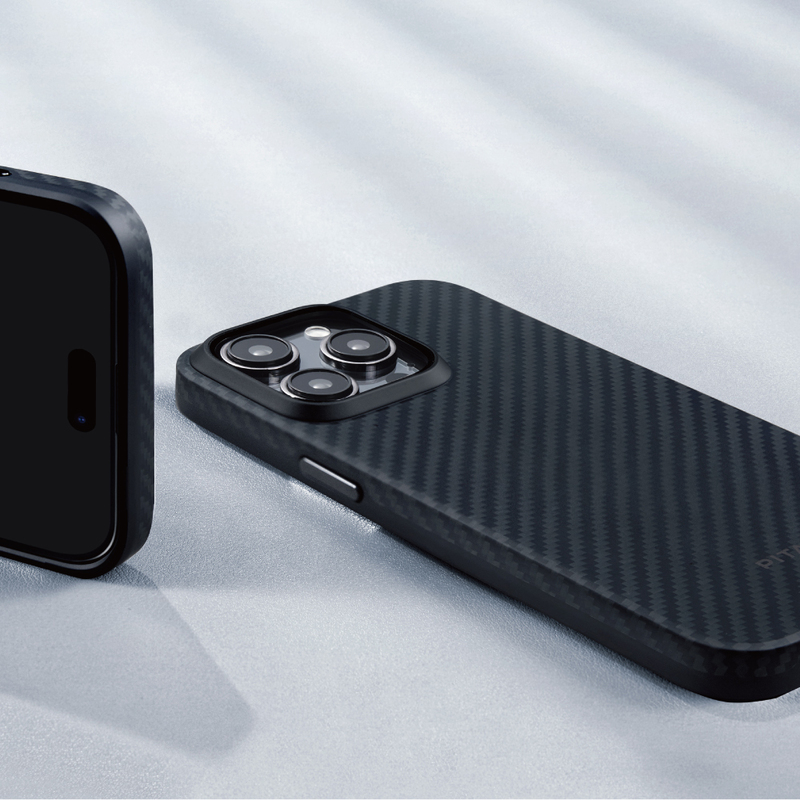 【PITAKA】iPhone15 Pro 航太纖維磁吸軍規手機殼黑灰款